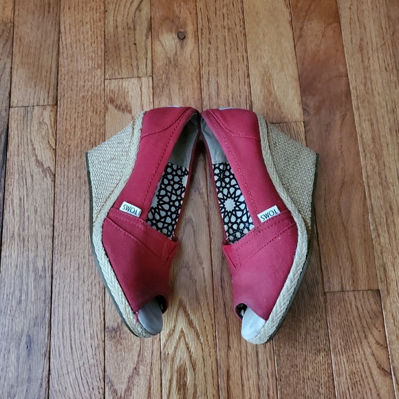Toms Red Michelle Wedge Open Toe Sandal - Picture 7 of 10
